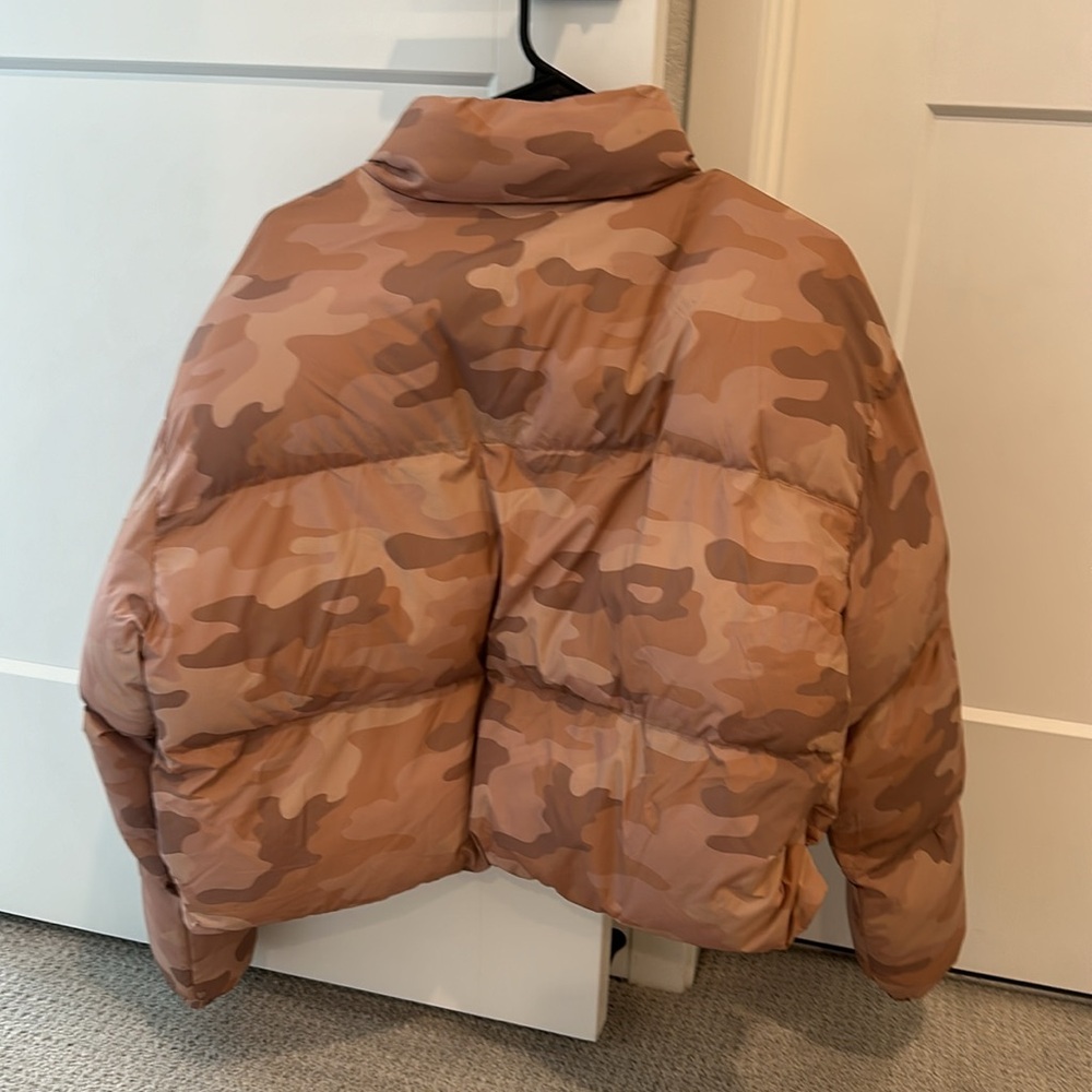 Fabletics Puff Jacket. - image 6